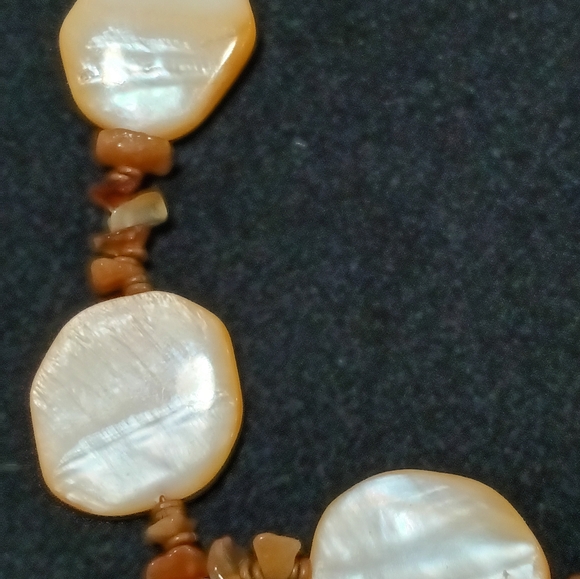Necklace pearly peach summer vibes beachy - Picture 4 of 5